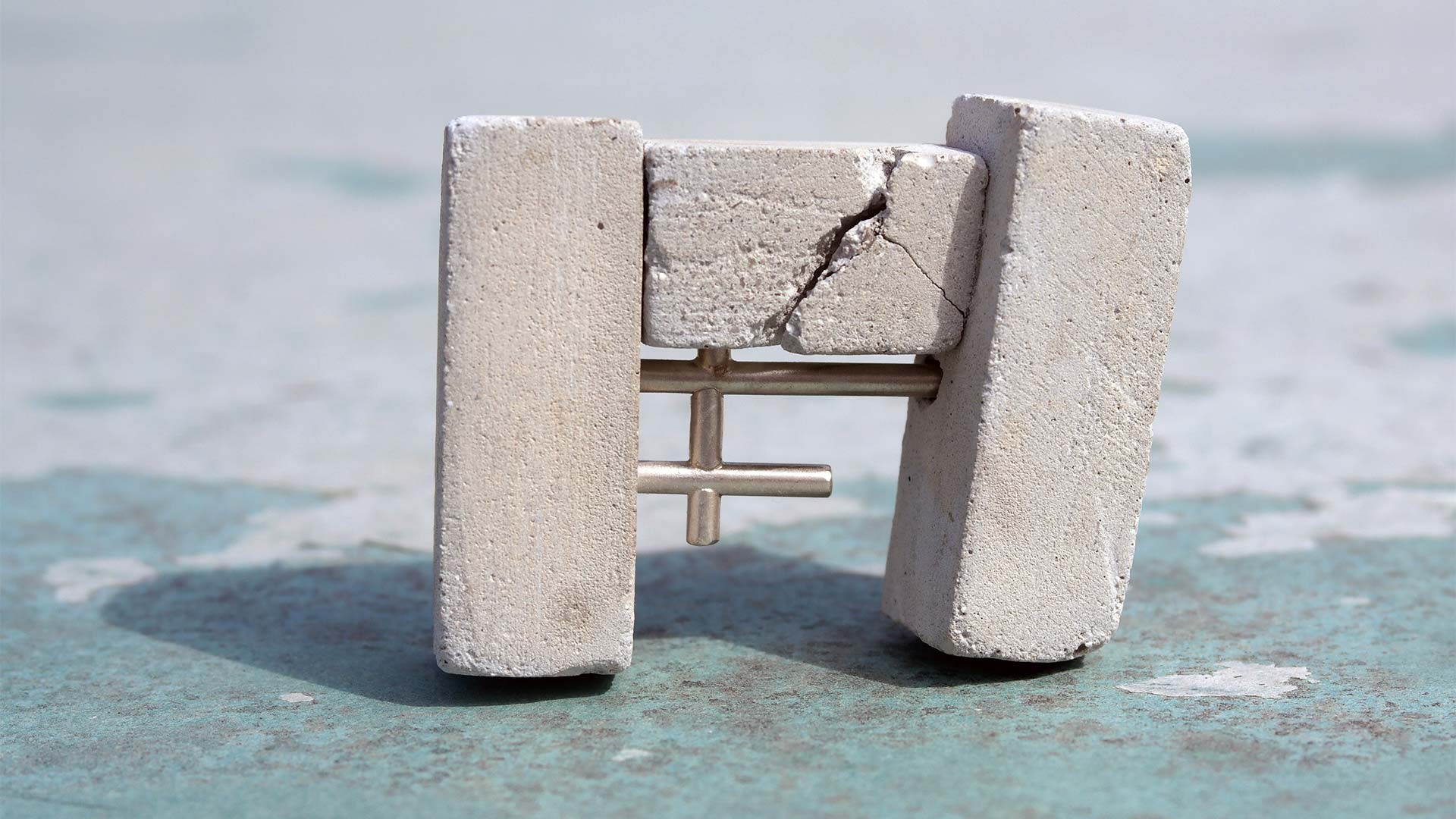 BROSCHE BETON SILBER LISA SCHÖLLAUF