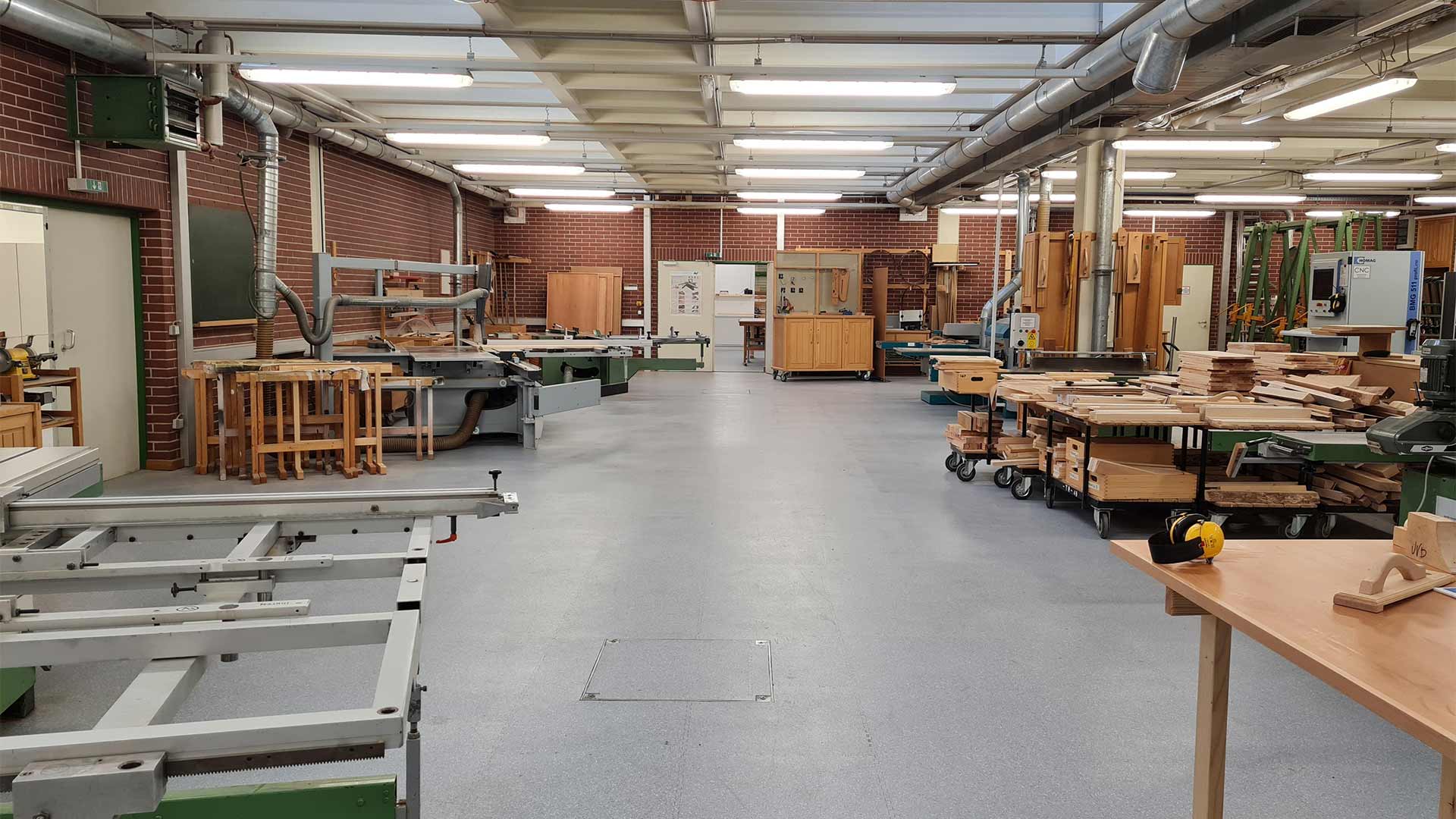 INNENARCHITEKTUR RAUM- UND OBJEKTGESTALTUNG – SCHWERPUNKT FERTIGUNG & PRODUKTION