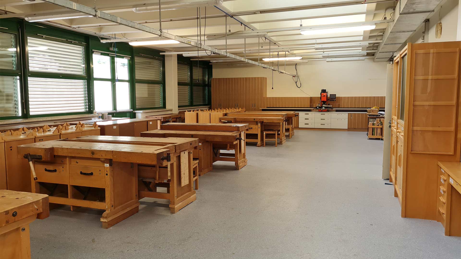 INNENARCHITEKTUR RAUM- UND OBJEKTGESTALTUNG – SCHWERPUNKT FERTIGUNG & PRODUKTION