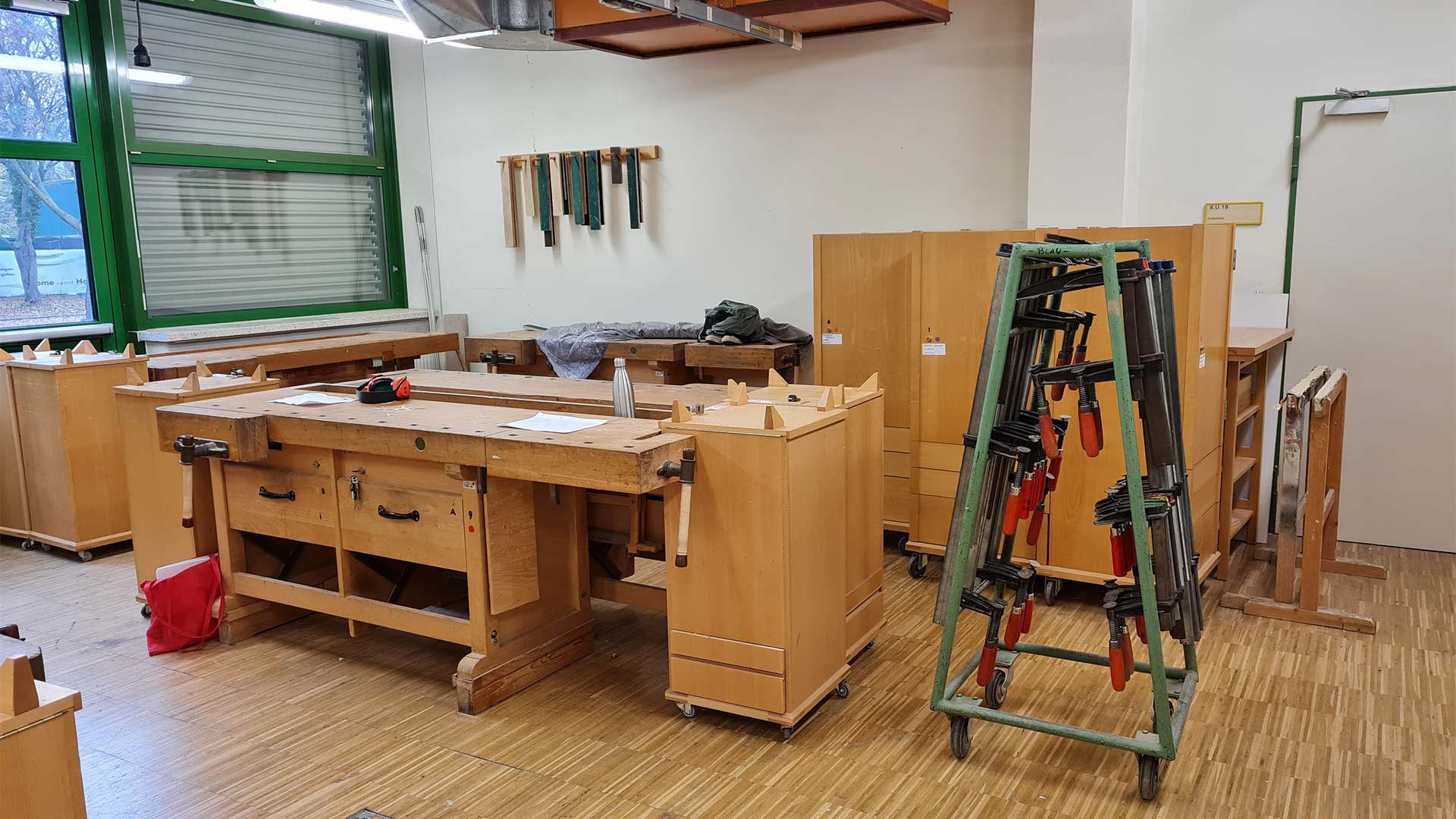 INNENARCHITEKTUR RAUM- UND OBJEKTGESTALTUNG – SCHWERPUNKT FERTIGUNG & PRODUKTION