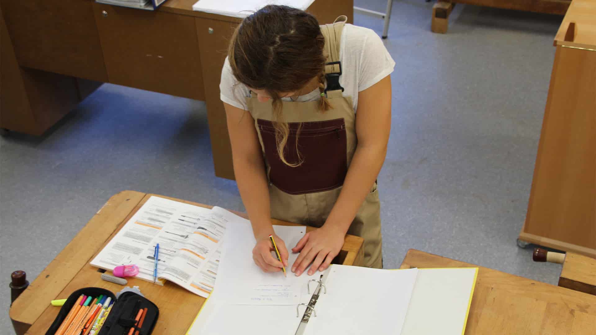 INNENARCHITEKTUR RAUM- UND OBJEKTGESTALTUNG – SCHWERPUNKT FERTIGUNG & PRODUKTION