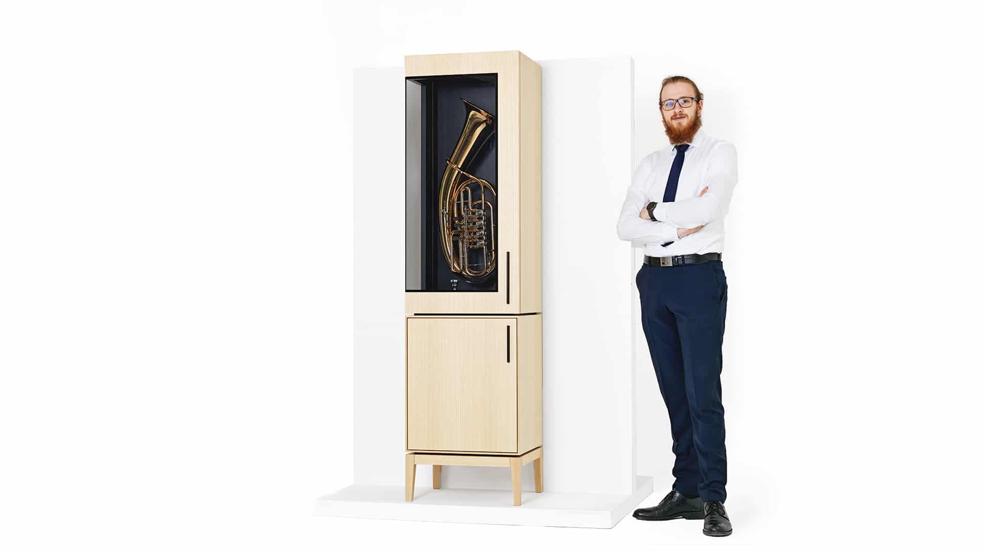 BRASSBOX VITRINE FÜR EIN TENORHORN JAKOB LINDORFER