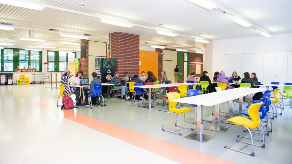 10 JAHRE SCHULBUFFET LEBENSGROSS AN DER ORTWEINSCHULE