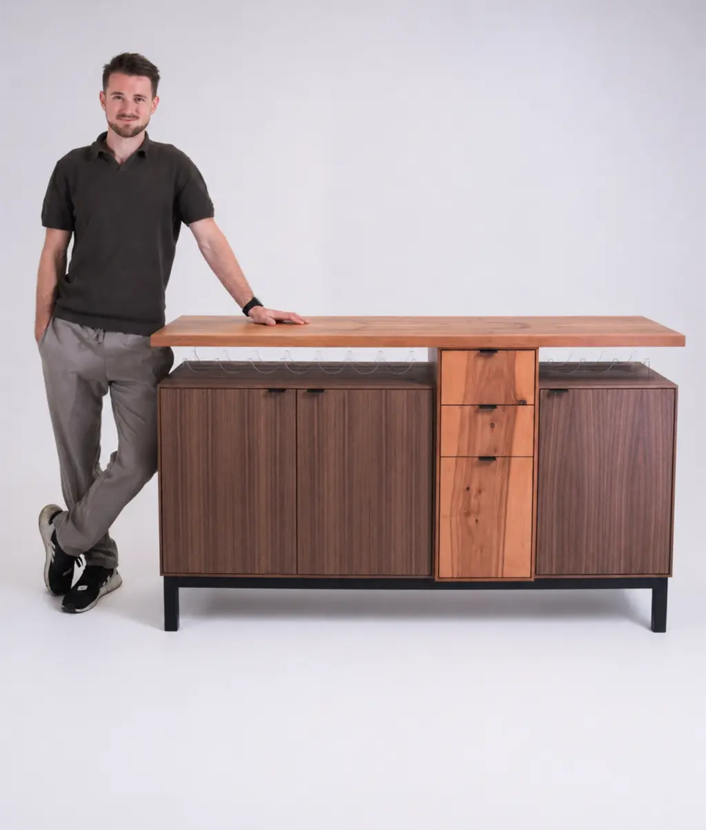 Meisterstück: FlyingWine – ein Sideboard, Degen Tim